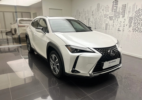 Lexus UX cena 184900 przebieg: 28000, rok produkcji 2021 z Wojcieszów małe 37